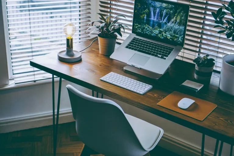 Standing Vs Sitting Desk: Pros and Cons